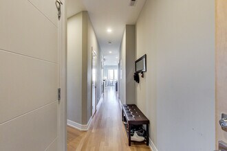 650 N Morgan St, Unit 404 in Chicago, IL - Foto de edificio - Building Photo