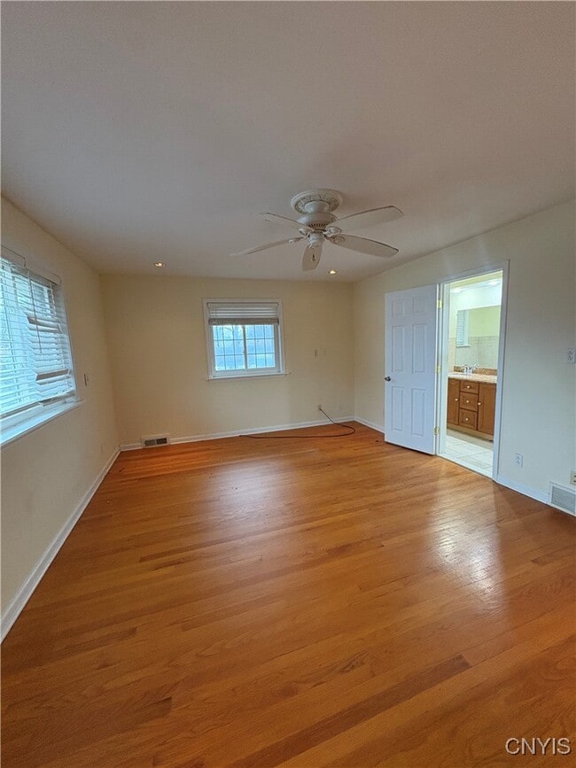 215 Locksley Rd