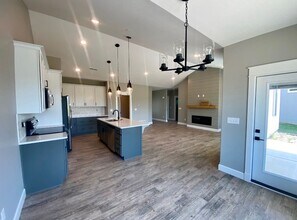 4916 Plumthicket Dr in Manhattan, KS - Building Photo - Building Photo