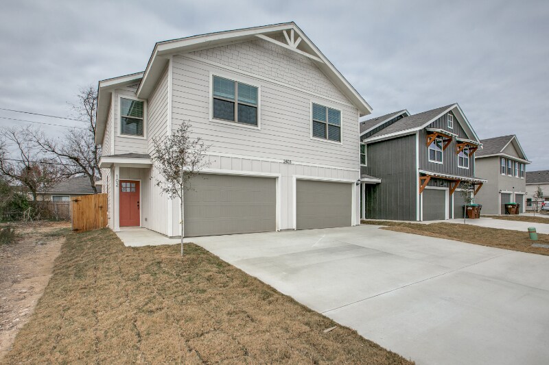 2403 Lynwood Bnd in San Antonio, TX - Building Photo