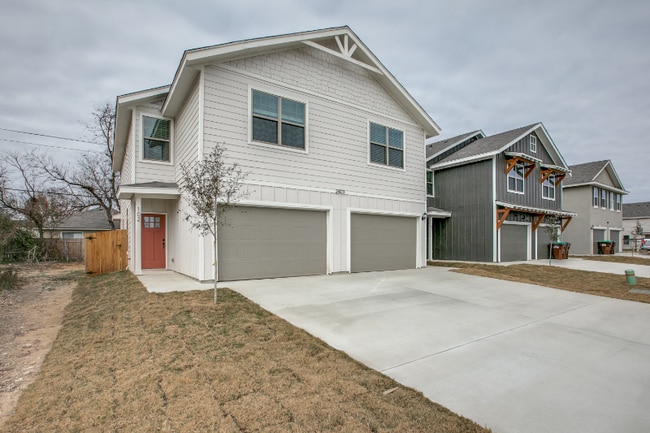 2403 Lynwood Bnd