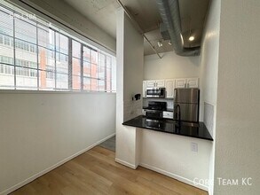320 W 7th St in Kansas City, MO - Building Photo - Building Photo