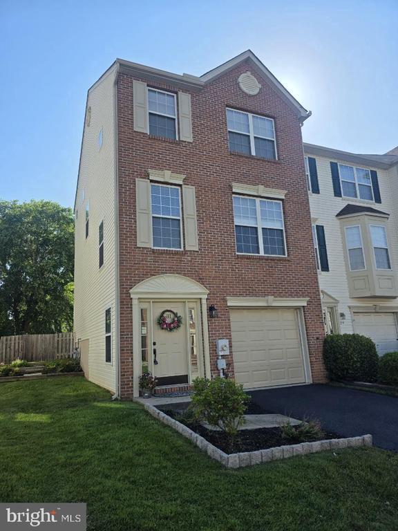 property at 31 Carrick Ln