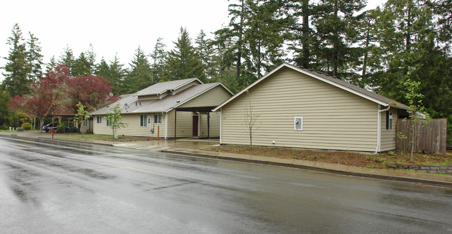 1310-1390 Spruce St in Florence, OR - Foto de edificio - Building Photo