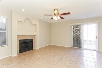 7742 W McRae Way in Glendale, AZ - Foto de edificio - Building Photo