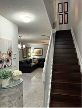 2194 NE 167th St in North Miami Beach, FL - Building Photo - Building Photo