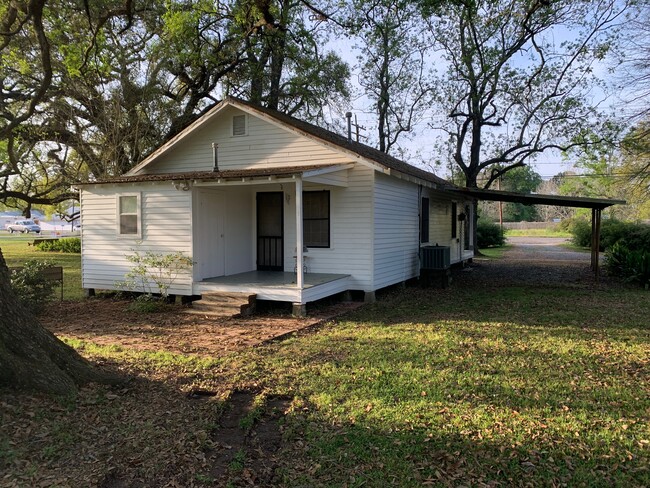 38227 Highway 74 in Gonzales, LA - Building Photo - Building Photo