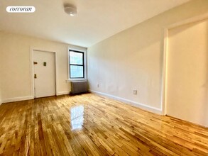 351 W 51st St in New York, NY - Building Photo - Building Photo