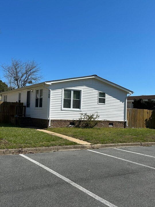 1108 Salty Marsh Ct in Virginia Beach, VA - Building Photo