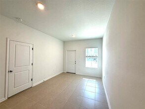 2725 Skyline Lp in Kissimmee, FL - Building Photo - Building Photo