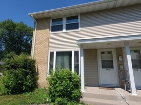 1414.5 S 14th St in Grand Forks, ND - Building Photo