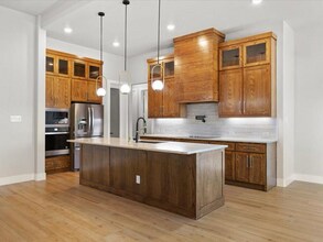 8101 Oak Hollow Dr in Arlington, TX - Building Photo - Building Photo