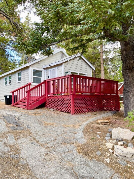 33424 Holcomb Creek Dr in Green Valley Lake, CA - Building Photo