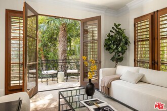 587 Entrada Dr in Santa Monica, CA - Building Photo - Building Photo