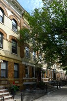 1869 Cornelia St in Flushing, NY - Building Photo