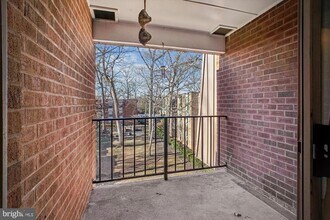 3356 Woodburn Rd in Annandale, VA - Foto de edificio - Building Photo