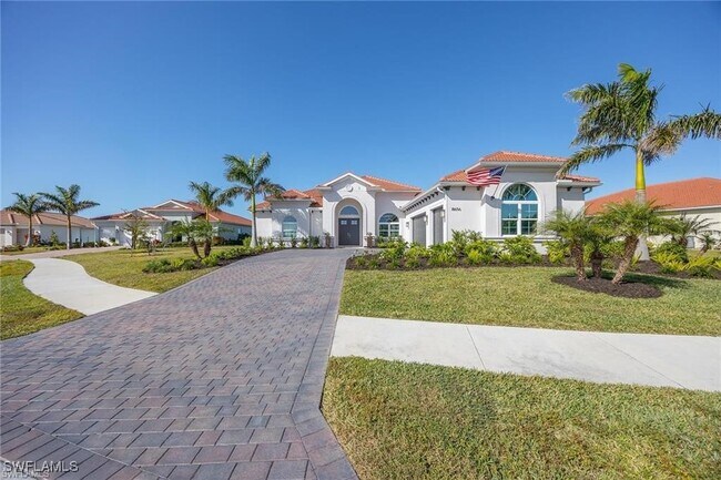 18656 Royal Hammock Blvd in Naples, FL - Foto de edificio - Building Photo