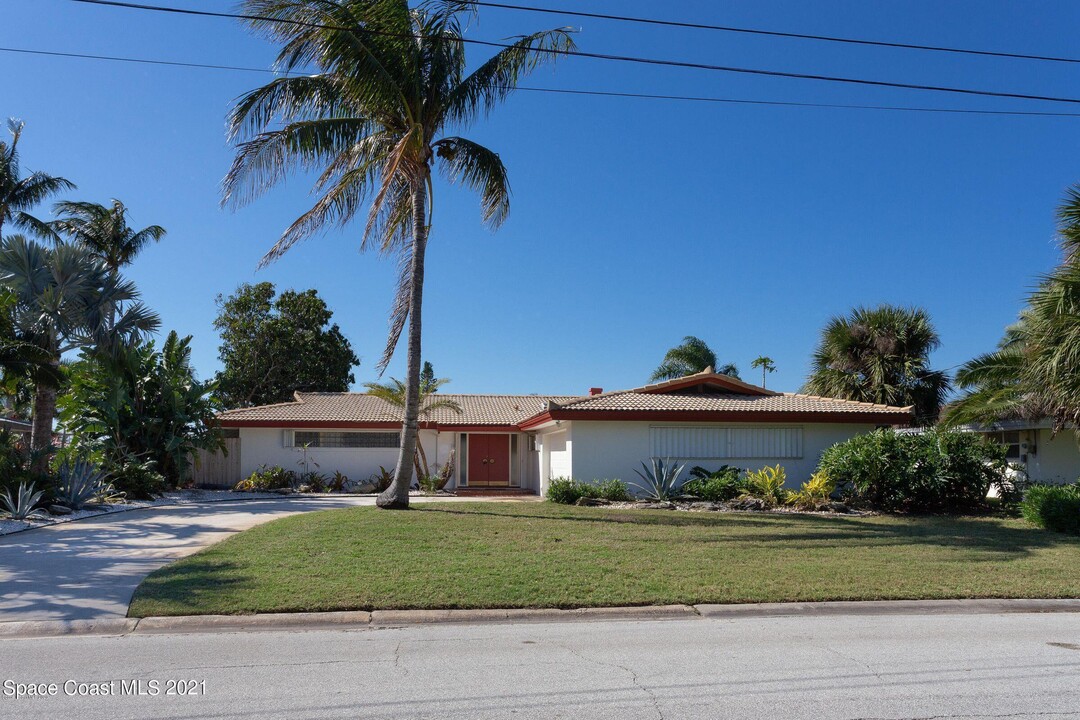 146 Bimini Rd in Cocoa Beach, FL - Foto de edificio