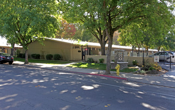 Del Nido Apartments in Modesto, CA - Building Photo - Building Photo