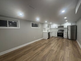 176 E 43rd St in Hamilton, ON - Building Photo