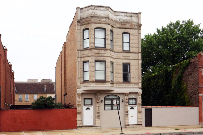 2752 W Chicago Ave in Chicago, IL - Building Photo - Building Photo