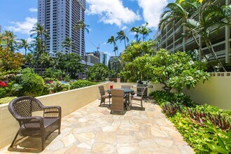 435 Seaside Ave in Honolulu, HI - Building Photo - Building Photo