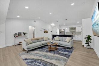 852 Rabbit Rd in Sanibel, FL - Foto de edificio - Building Photo
