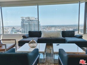 801 S Grand Ave-Unit -PH2211 in Los Angeles, CA - Building Photo - Building Photo