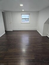 18 Donna Dr in Wood Ridge, NJ - Building Photo - Building Photo