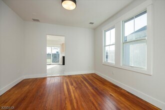 59 Chestnut St in Montclair, NJ - Building Photo - Building Photo