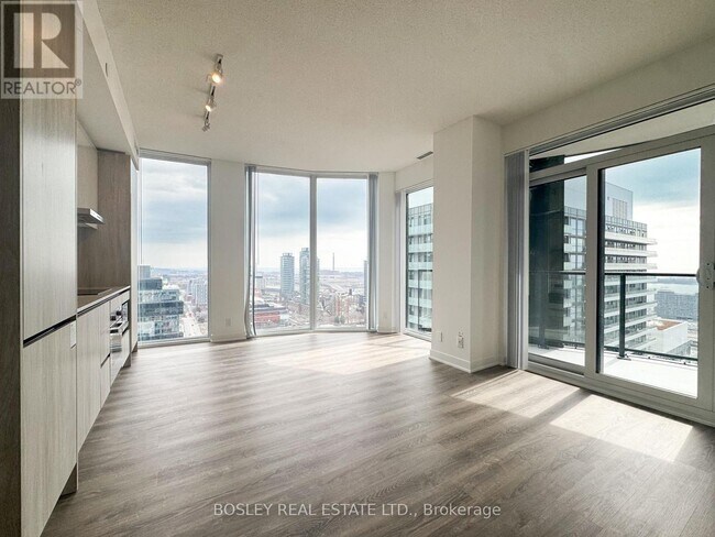 180 Front St E in Toronto, ON - Building Photo - Building Photo