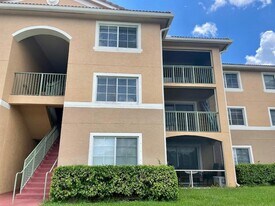 3684 NW Mediterranean Ln, Unit 206 in Jensen Beach, FL - Building Photo
