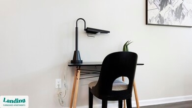 100 Peyton Pl SW in Atlanta, GA - Foto de edificio - Building Photo