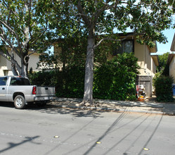 714 N Claremont St in San Mateo, CA - Building Photo - Building Photo