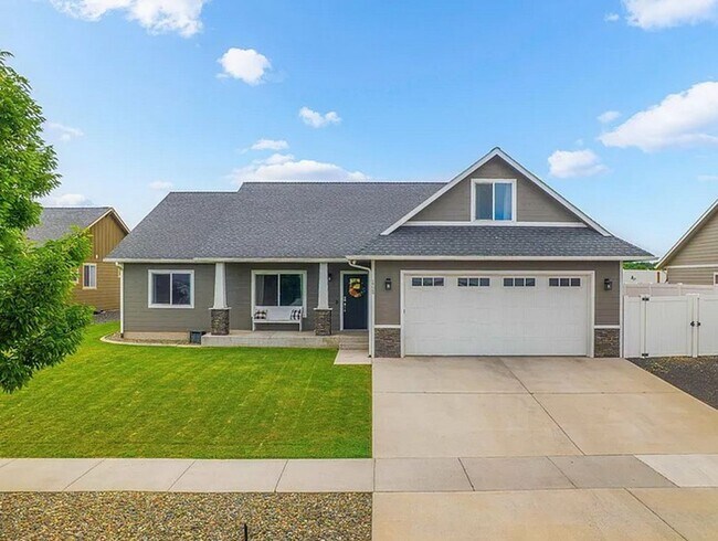 property at 1724 Pioneer Dr