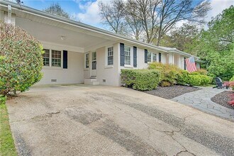 338 Lakemoore Dr NE in Atlanta, GA - Building Photo - Building Photo
