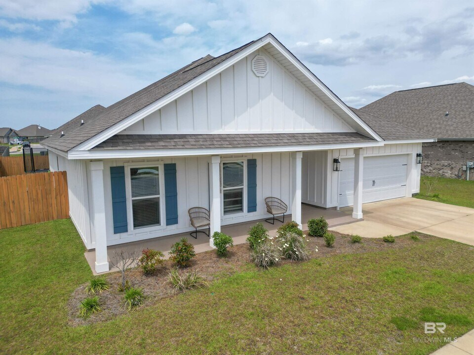 23207 Lieutenant Ave in Foley, AL - Building Photo