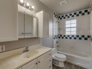 1700 Hanna Dr in Del City, OK - Building Photo - Building Photo