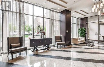 208 Enfield Pl in Mississauga, ON - Building Photo - Building Photo