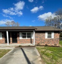 1904 Meadowview Ln in Knoxville, TN - Building Photo