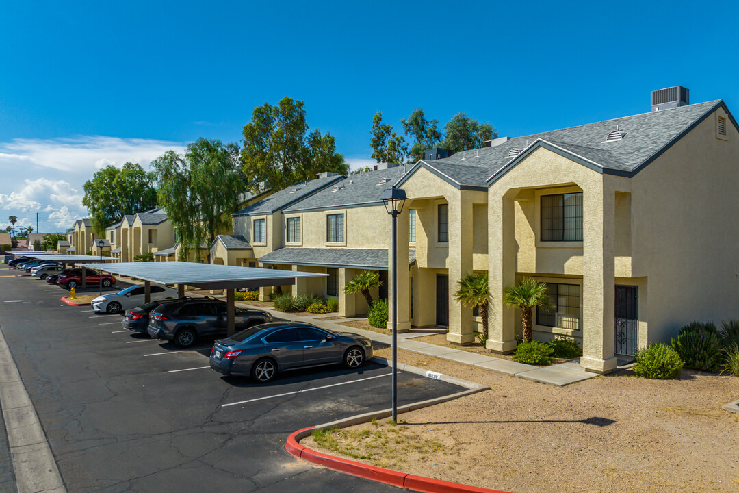 7801 N 44th Dr in Glendale, AZ - Building Photo