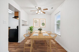 Maplewood Apartments - Tax Credit in Chesapeake, VA - Foto de edificio - Building Photo