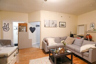 322 St Paul St, Unit 1 in Brookline, MA - Building Photo - Building Photo