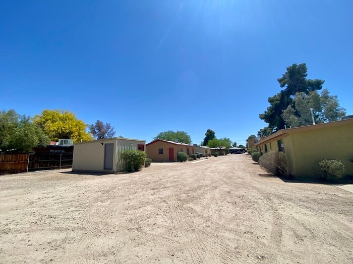 1635 E Hedrick Dr in Tucson, AZ - Building Photo