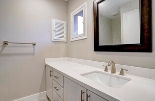 2328 Wroxton Rd in Houston, TX - Building Photo