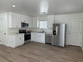 916 W Perdew Ave in Ridgecrest, CA - Building Photo - Building Photo
