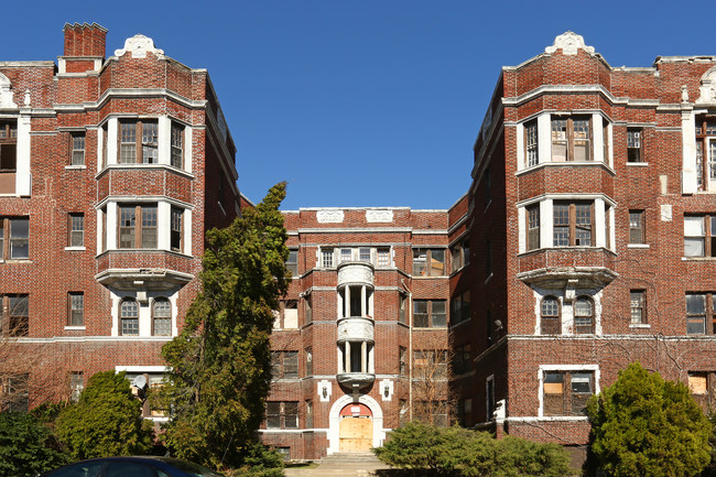 Cumberland Manor Apartments in Detroit, MI - Building Photo - Building Photo