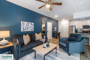 655 W Mallard Creek Church Rd in Charlotte, NC - Building Photo