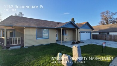 1242 Rockingham Pl in Grants Pass, OR - Building Photo - Building Photo