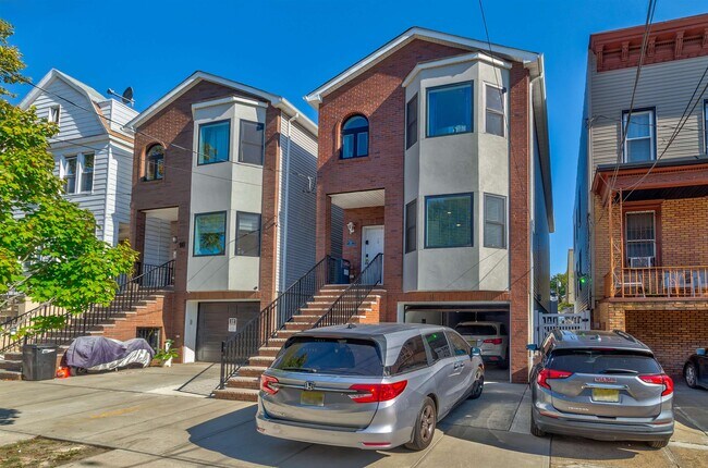 14 Stevens Ave in Jersey City, NJ - Building Photo - Building Photo
